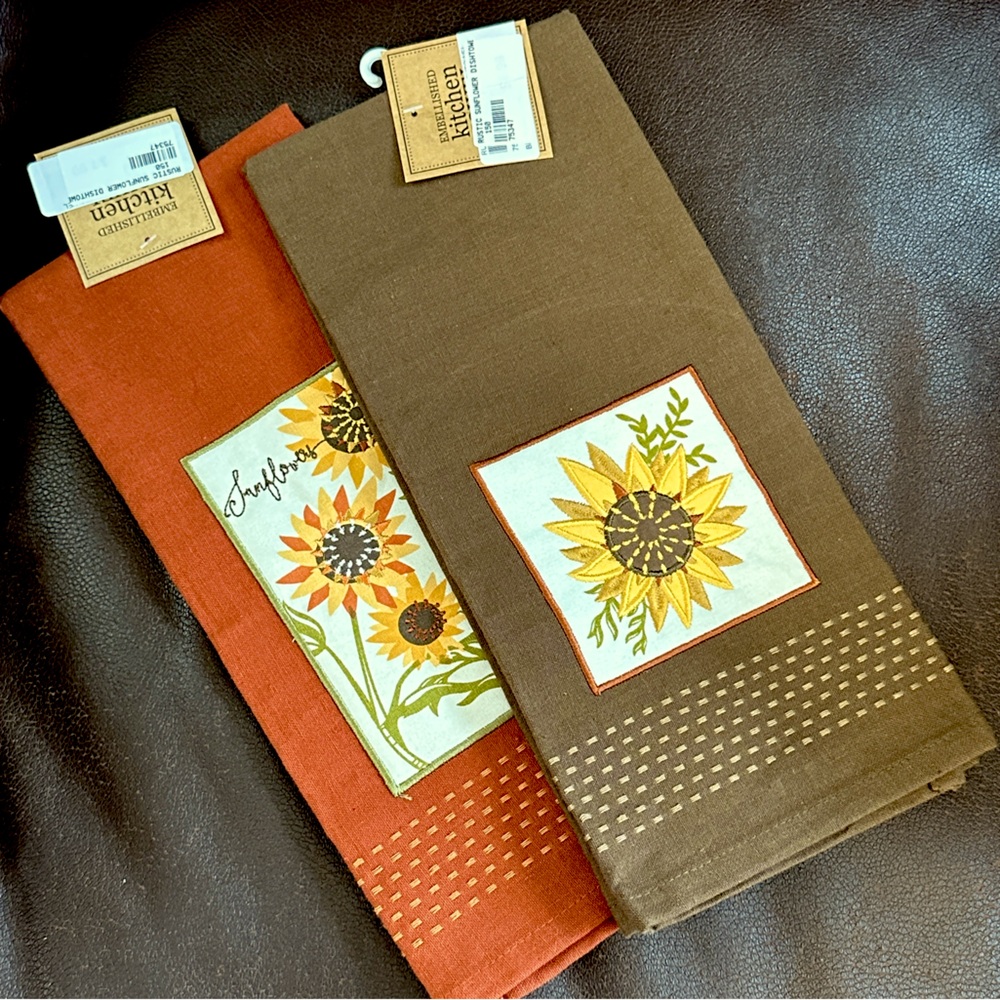 NEW - set of 2 sunflower kitchen towels - new with tags!